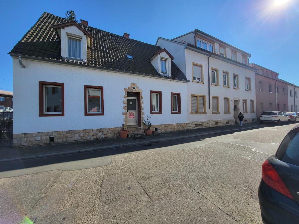 Haus Baron 1 Neckarau Gasthof City Airport Mannheim