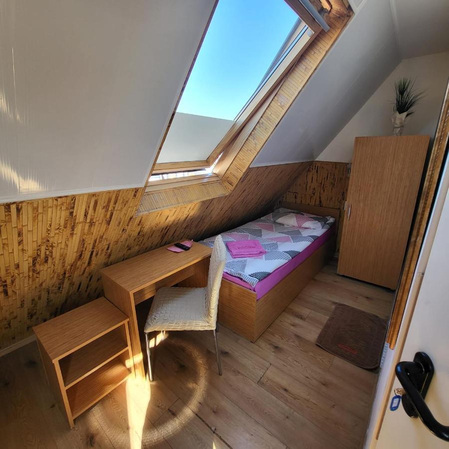 Haus Baron 1 Neckarau Guest house Mannheim
